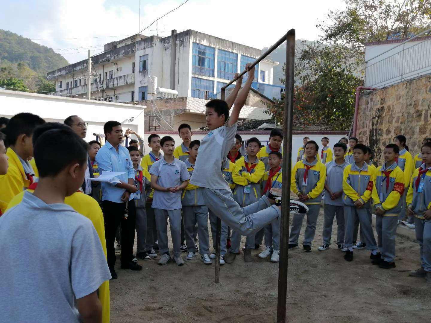 铁血男儿！足球比赛赛场上的豪气与勇气