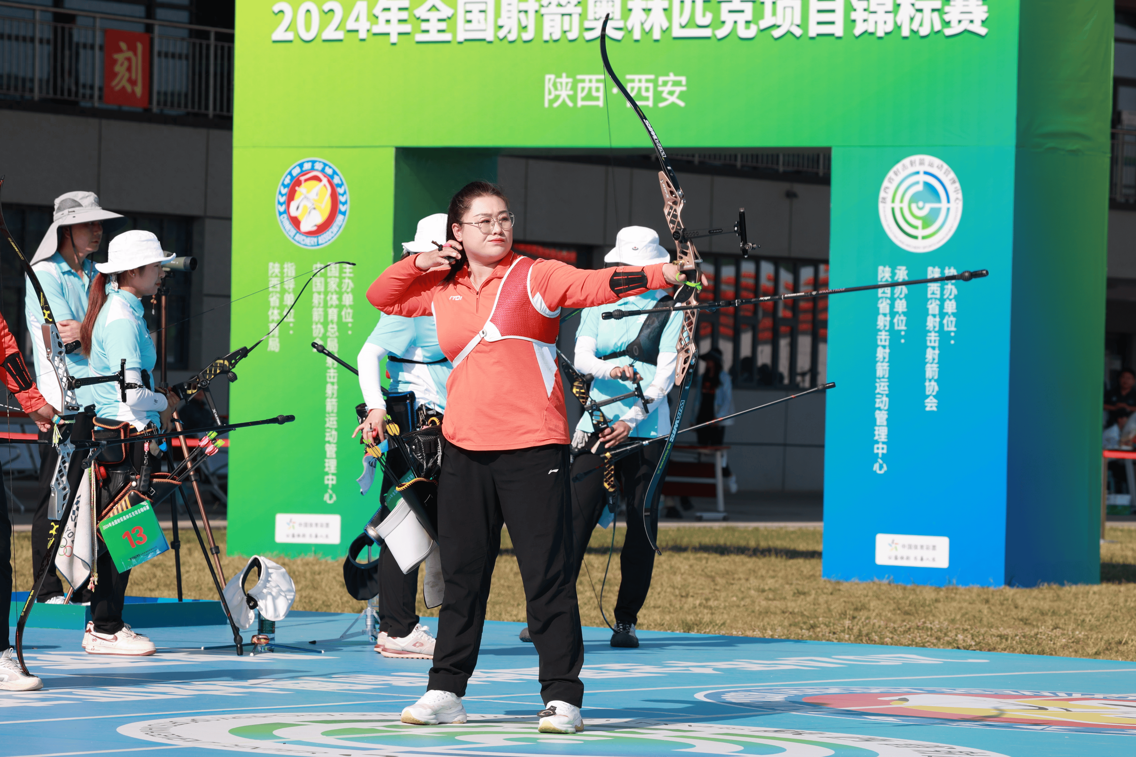 芬兰射箭选手斩获女子团体冠军